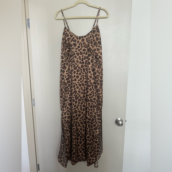 Gibson Latimer Leopard Print Satin Dress - Picture 3 of 9
